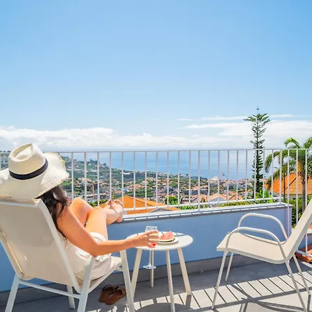 The Vinehill House * Câmara de Lobos