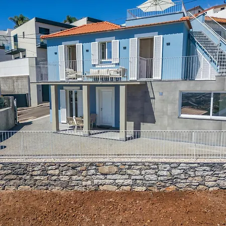 The Vinehill House *