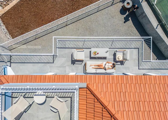 The Vinehill House * Câmara de Lobos