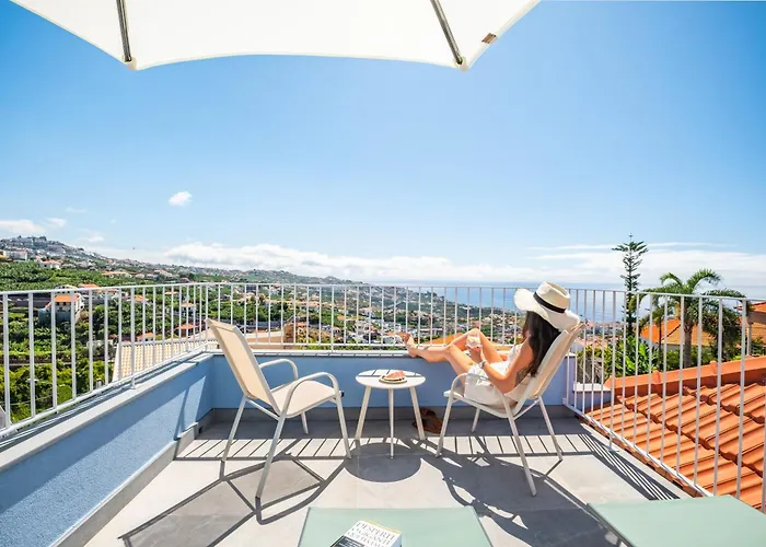 The Vinehill House * Câmara de Lobos