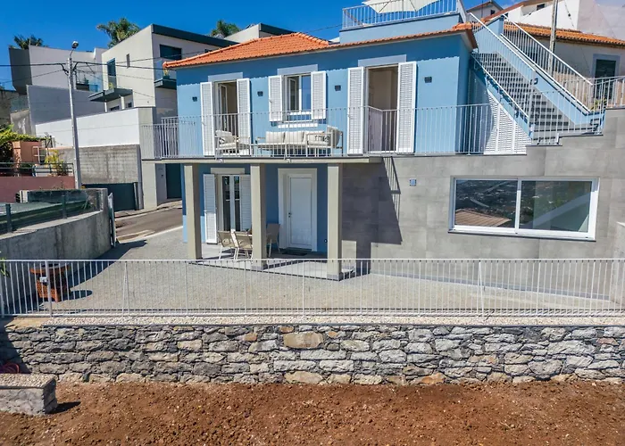 The Vinehill House *